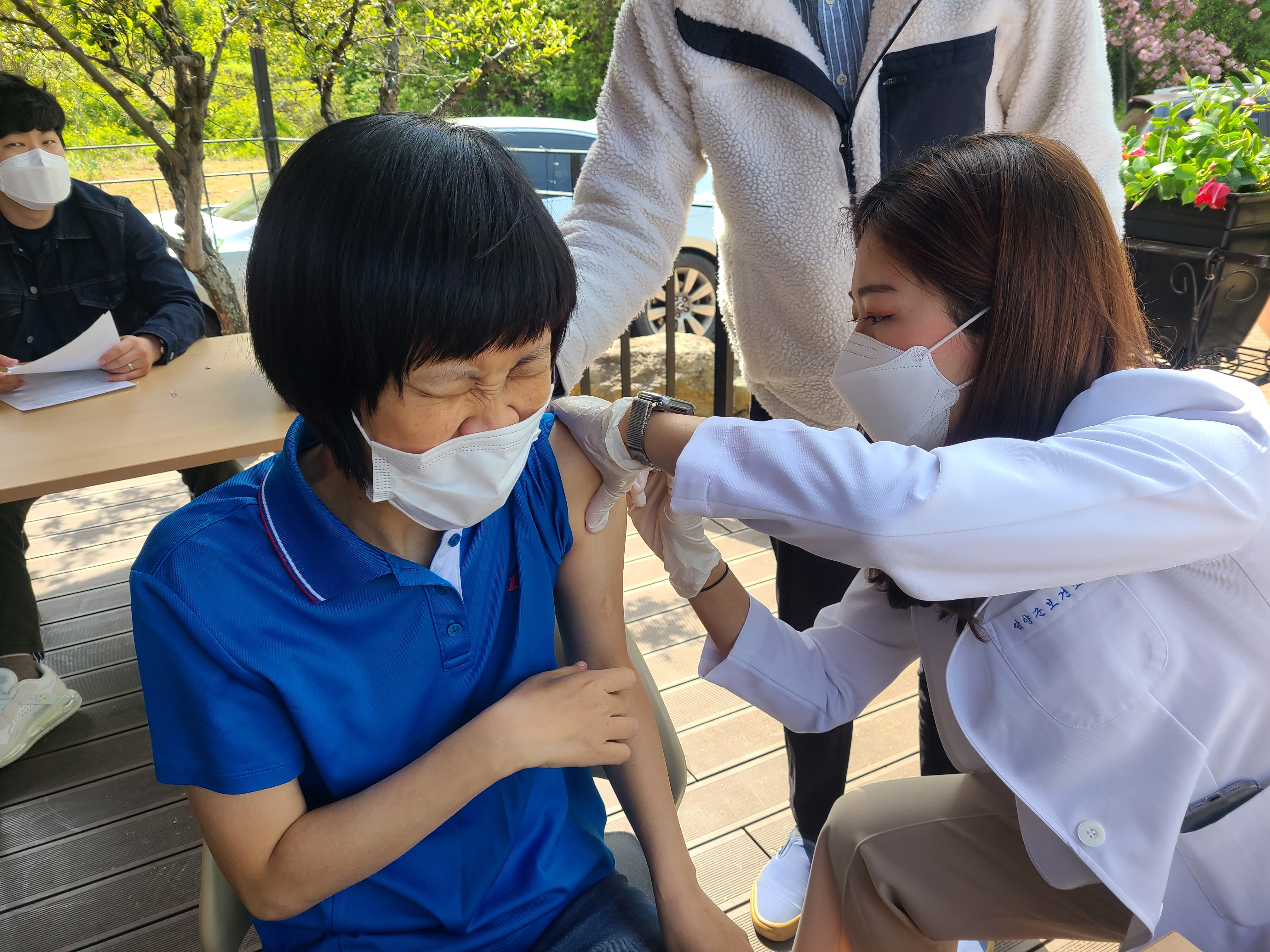 주간보호센터, 단기보호센터 이용자 및 직원 백신 접종-사진3